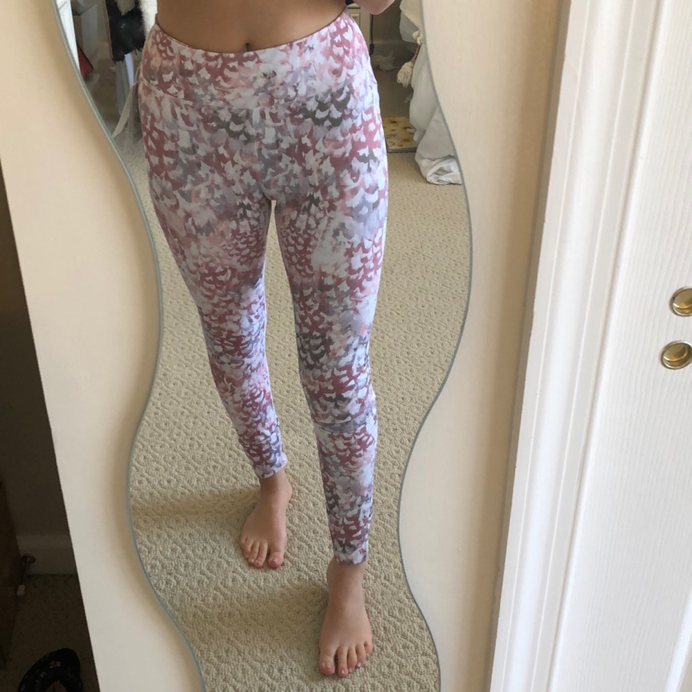 Gaiam Scallop Print “The Om Fit” leggings